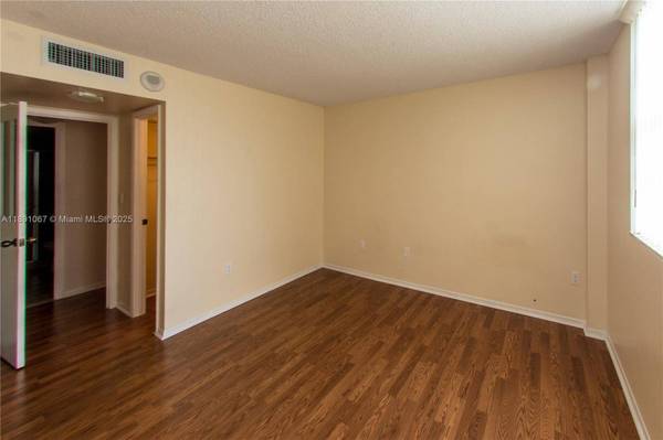 1833 S Ocean Dr #906, Hallandale Beach, FL 33009