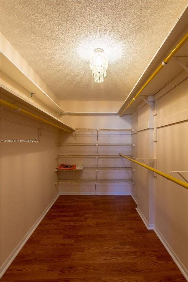 1833 S Ocean Dr #906, Hallandale Beach, FL 33009