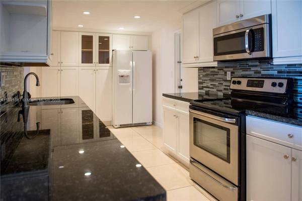 1833 S Ocean Dr #906, Hallandale Beach, FL 33009