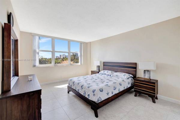 3181 S Ocean Dr #405, Hallandale Beach, FL 33009