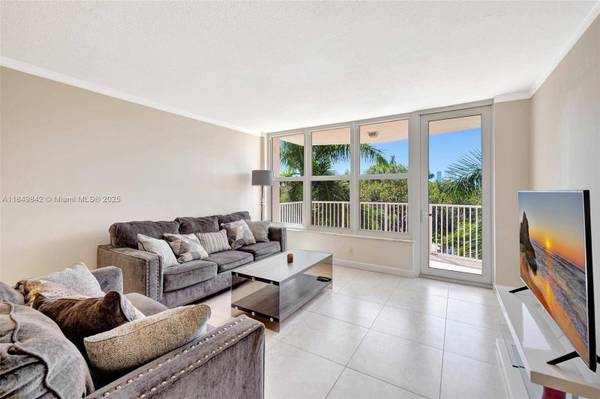 3181 S Ocean Dr #405, Hallandale Beach, FL 33009