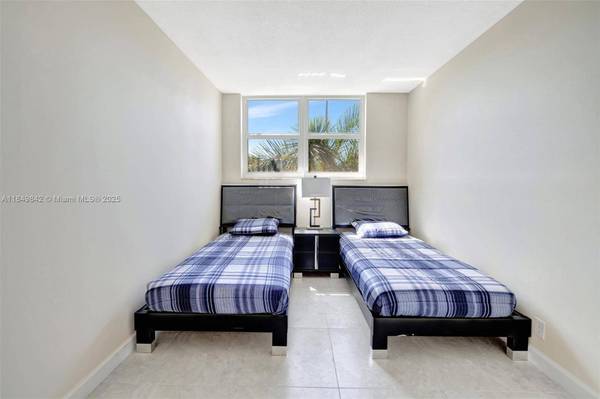 3181 S Ocean Dr #405, Hallandale Beach, FL 33009