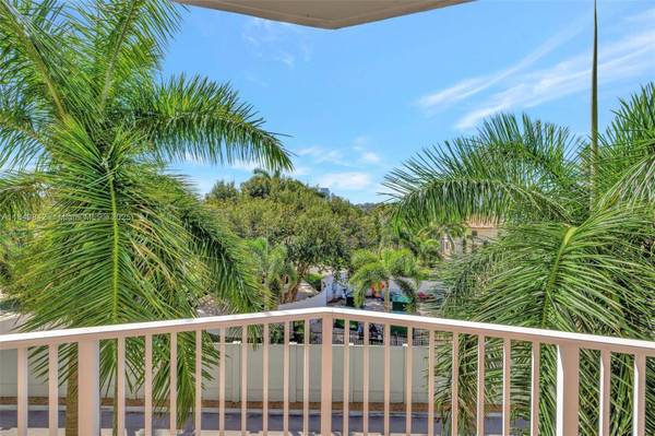 3181 S Ocean Dr #405, Hallandale Beach, FL 33009