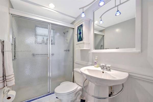 3181 S Ocean Dr #405, Hallandale Beach, FL 33009