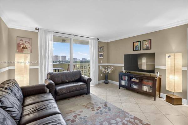 1833 S Ocean Dr #1004, Hallandale Beach, FL 33009
