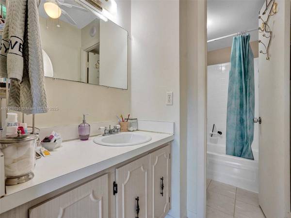 3113 S Ocean Dr #603, Hallandale Beach, FL 33009