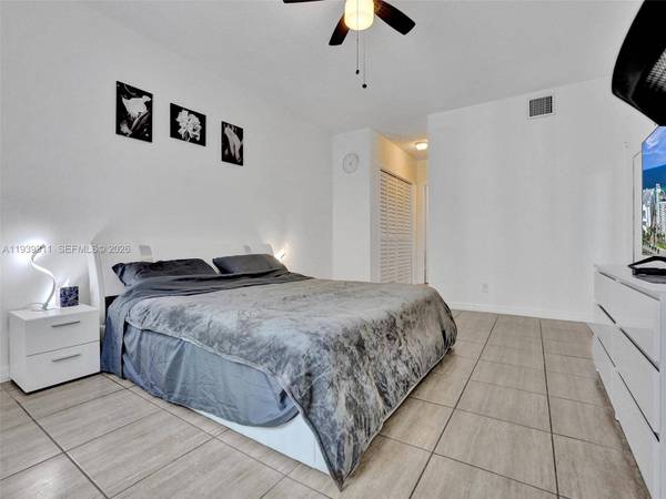 3725 S Ocean Dr #520, Hollywood, FL 33019