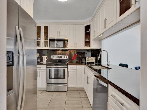 3725 S Ocean Dr #520, Hollywood, FL 33019