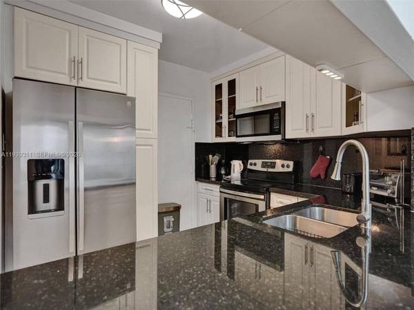 3725 S Ocean Dr #520, Hollywood, FL 33019