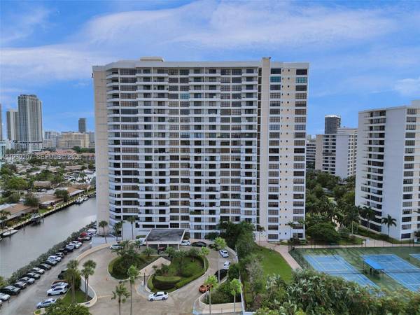 600 Three Islands Blvd #1008, Hallandale Beach, FL 33009