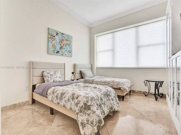 3180 S Ocean Dr #1709, Hallandale Beach, FL 33009