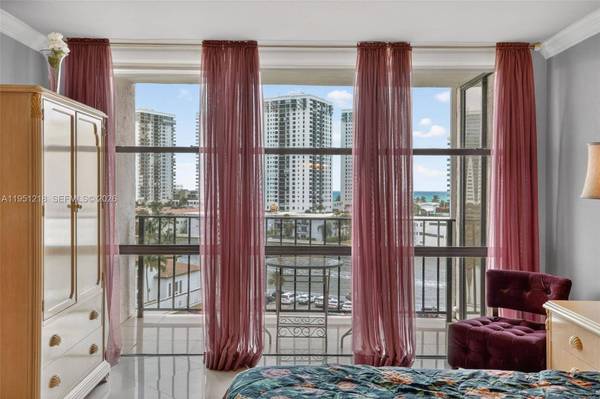 1000 Parkview Dr #806, Hallandale Beach, FL 33009