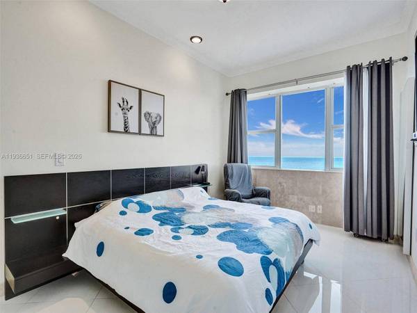 3180 S Ocean Dr #1709, Hallandale Beach, FL 33009