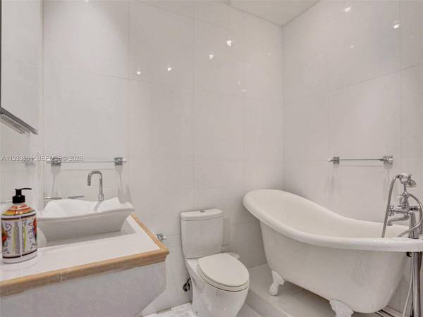 3180 S Ocean Dr #1709, Hallandale Beach, FL 33009