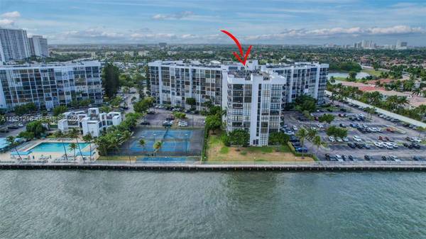 1000 Parkview Dr #806, Hallandale Beach, FL 33009