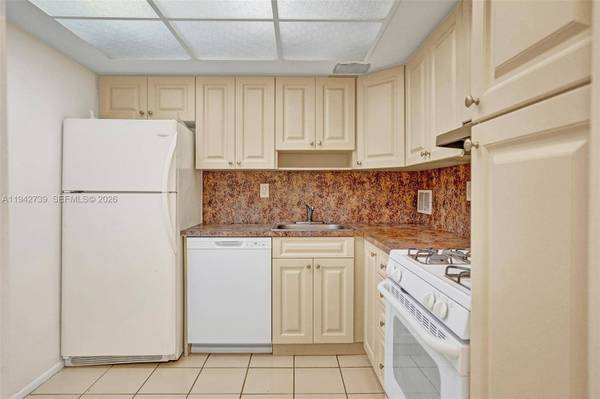 3140 S Ocean Dr #1909, Hallandale Beach, FL 33009