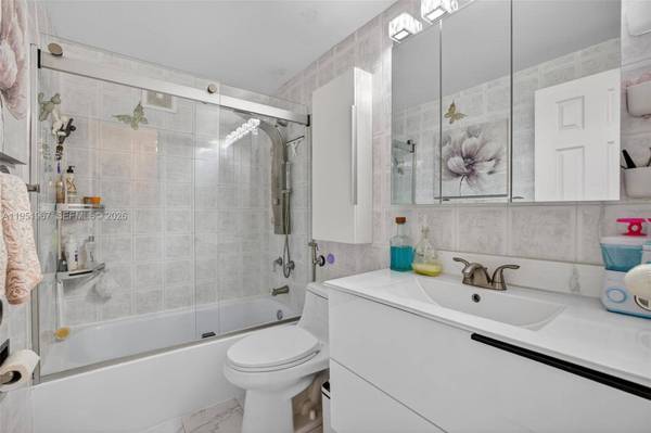 3177 S Ocean Dr #122, Hallandale Beach, FL 33009