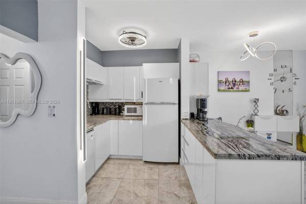 3177 S Ocean Dr #122, Hallandale Beach, FL 33009