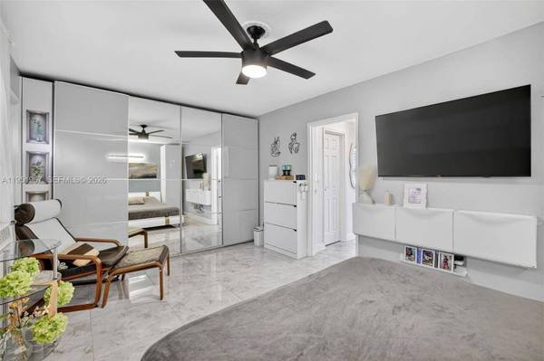 3177 S Ocean Dr #122, Hallandale Beach, FL 33009