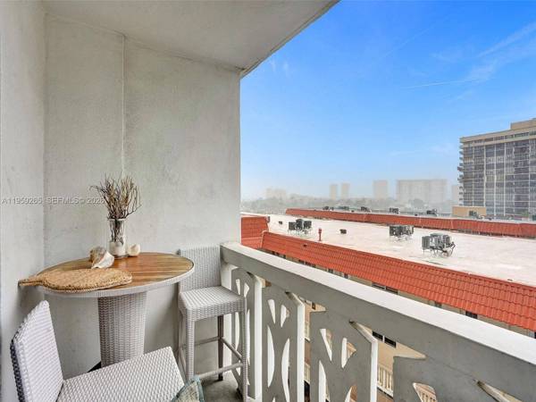 3113 S Ocean Dr #603, Hallandale Beach, FL 33009