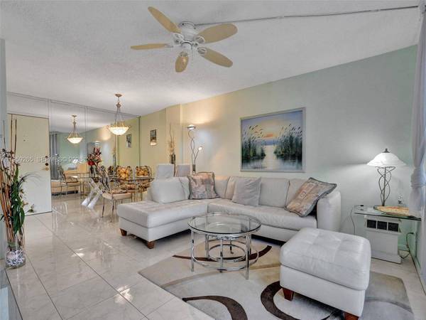 3113 S Ocean Dr #603, Hallandale Beach, FL 33009