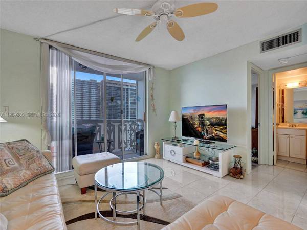 3113 S Ocean Dr #603, Hallandale Beach, FL 33009