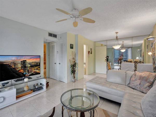 3113 S Ocean Dr #603, Hallandale Beach, FL 33009