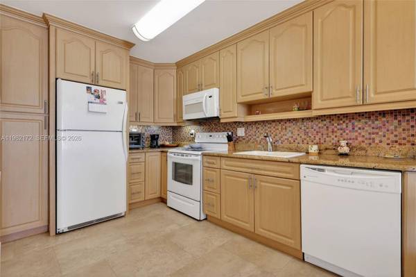 1849 S Ocean Dr #905, Hallandale Beach, FL 33009