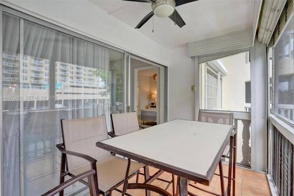 450 Paradise Isle Blvd #204, Hallandale Beach, FL 33009
