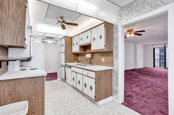 322 Buchanan St #506, Hollywood, FL 33019