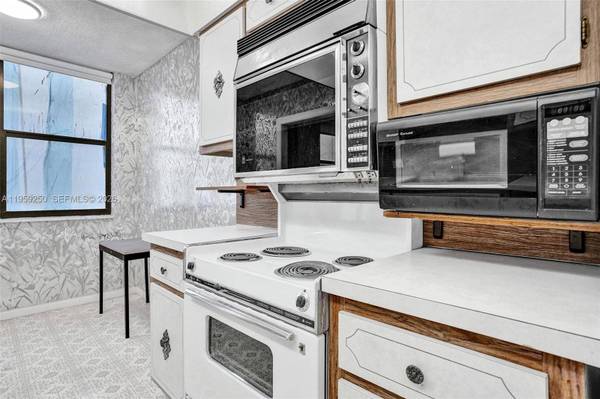 322 Buchanan St #506, Hollywood, FL 33019