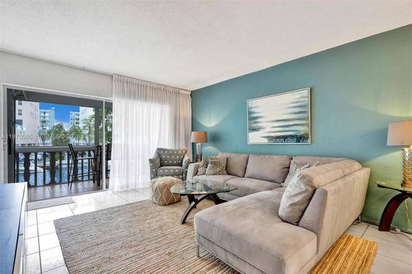 450 Paradise Isle Blvd #204, Hallandale Beach, FL 33009