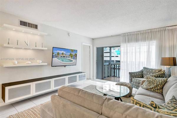 450 Paradise Isle Blvd #204, Hallandale Beach, FL 33009
