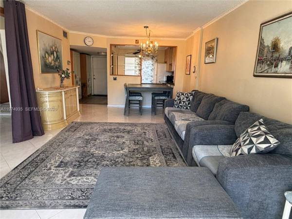 3181 S Ocean Dr #305, Hallandale Beach, FL 33009