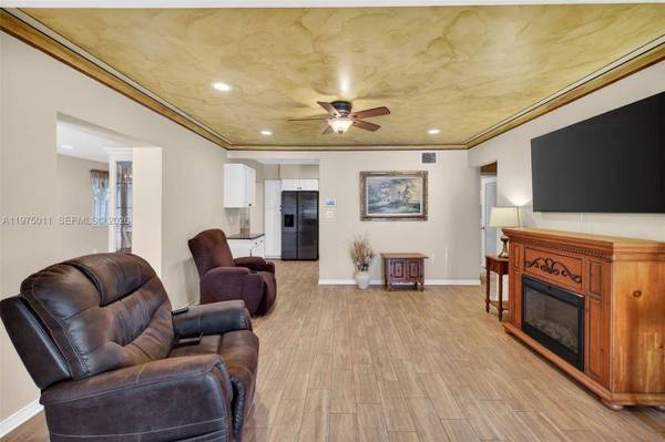 2543 Liberty St, Hollywood, FL 33020