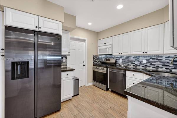 2543 Liberty St, Hollywood, FL 33020