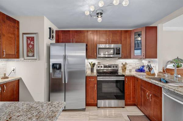 121 Golden Isles Dr #205, Hallandale Beach, FL 33009