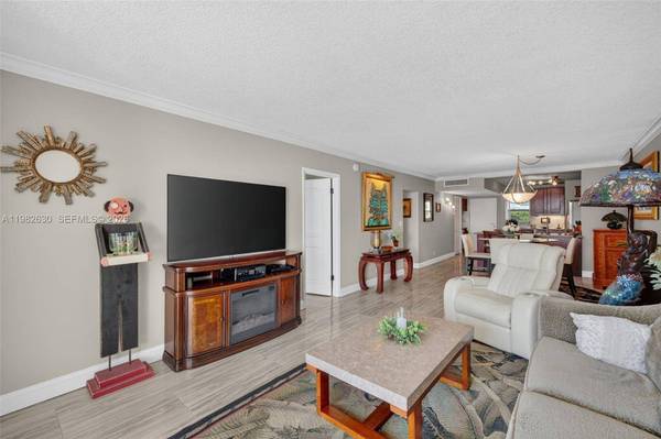 121 Golden Isles Dr #205, Hallandale Beach, FL 33009