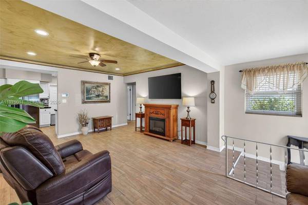 2543 Liberty St, Hollywood, FL 33020