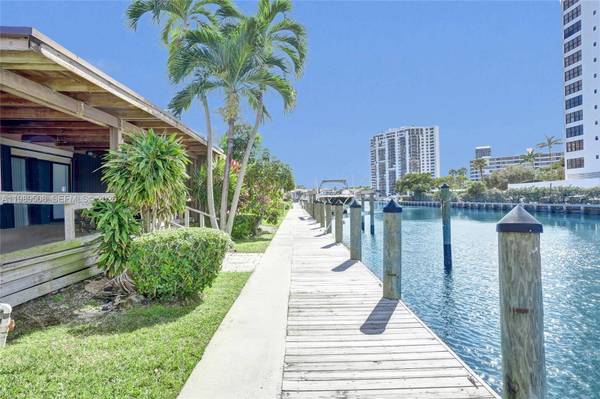 2619 S Parkview Dr, Hallandale Beach, FL 33009