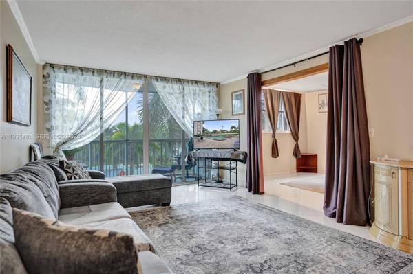 3181 S Ocean Dr #305, Hallandale Beach, FL 33009