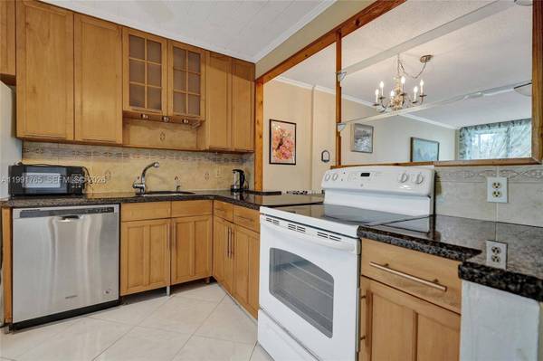 3181 S Ocean Dr #305, Hallandale Beach, FL 33009