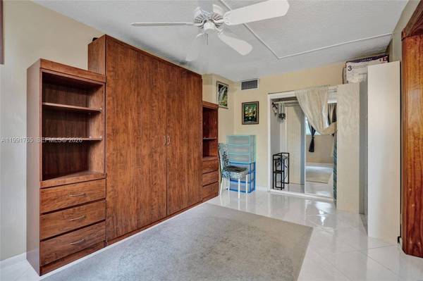 3181 S Ocean Dr #305, Hallandale Beach, FL 33009