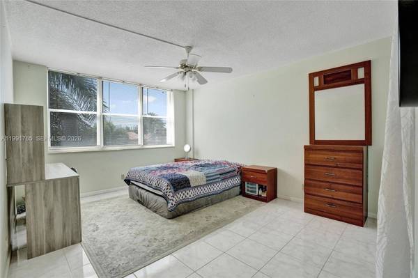 3181 S Ocean Dr #305, Hallandale Beach, FL 33009