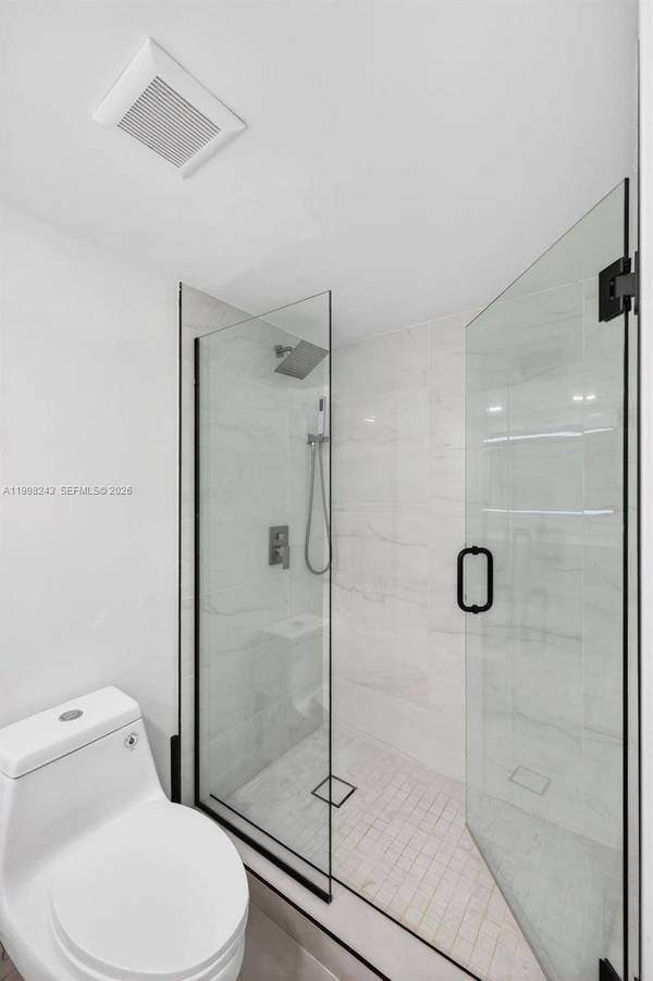 420 NE 12th Ave #202, Hallandale Beach, FL 33009