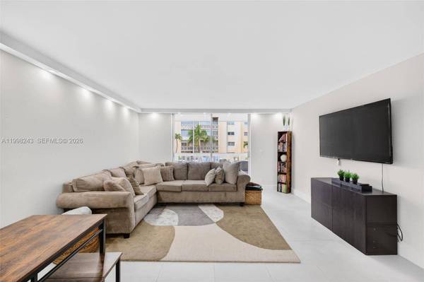 420 NE 12th Ave #202, Hallandale Beach, FL 33009