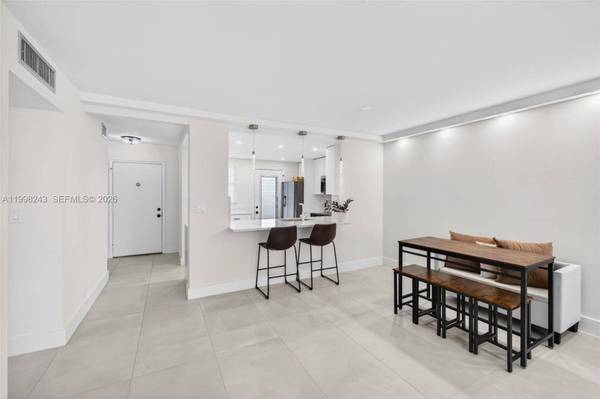 420 NE 12th Ave #202, Hallandale Beach, FL 33009