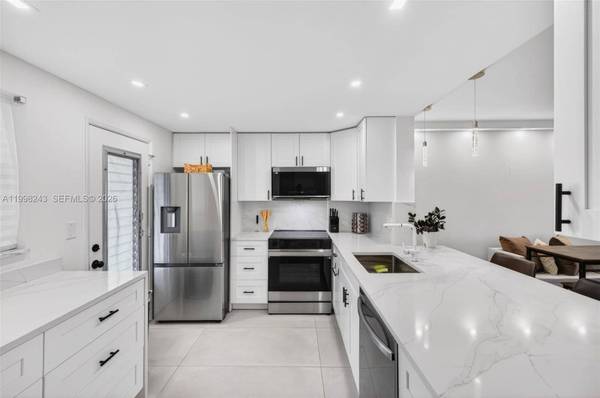 420 NE 12th Ave #202, Hallandale Beach, FL 33009