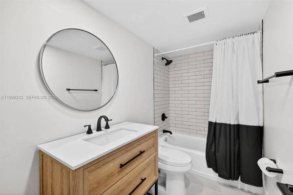 420 NE 12th Ave #202, Hallandale Beach, FL 33009