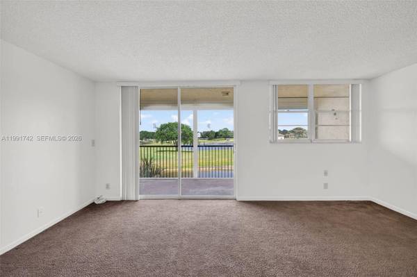 3100 W Rolling Hills Cir #303, Davie, FL 33328